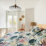 Lunaroom Center & Quiet Guesthouse